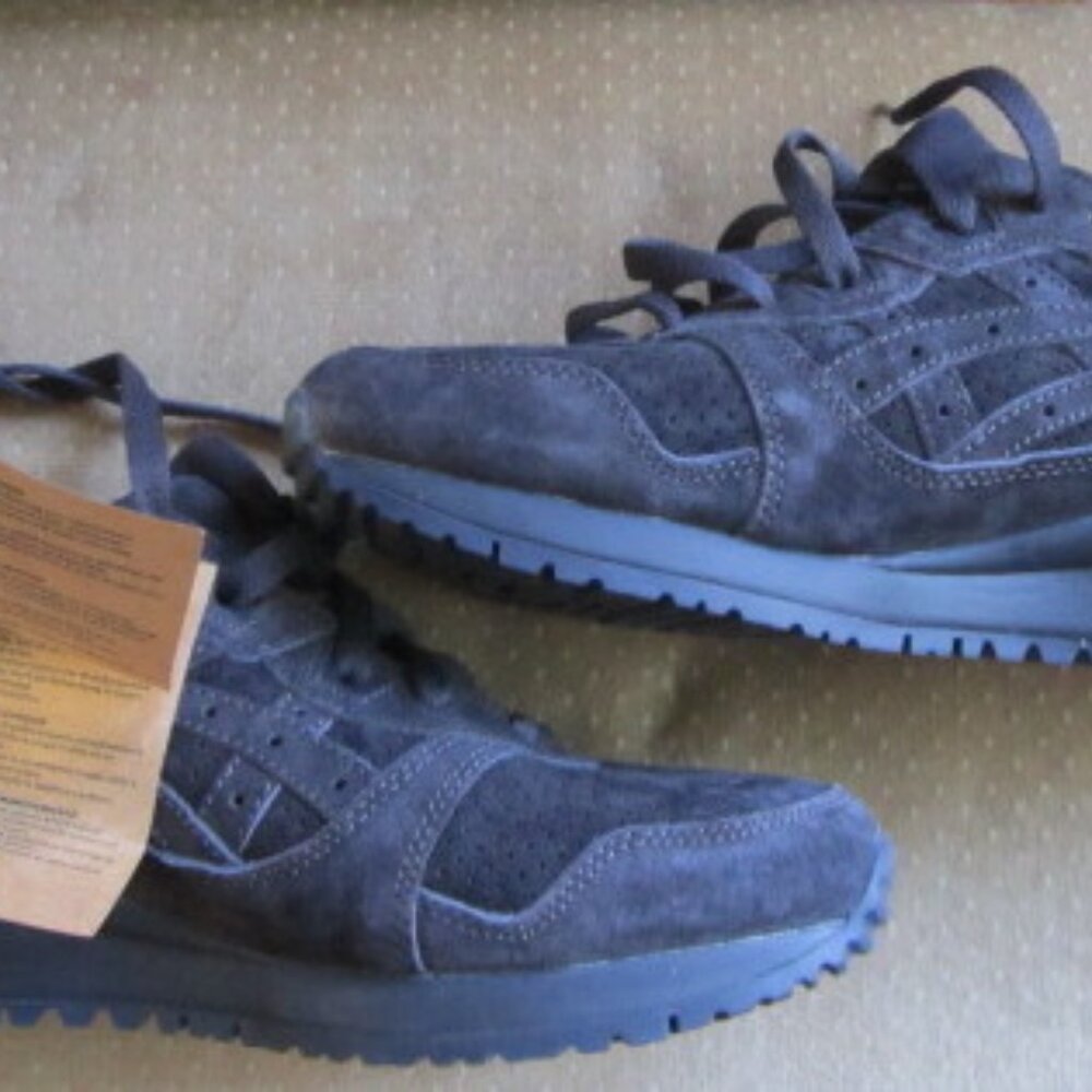 MEN'S ASICS GEL - LYTE  BLACK SUEDE SNEAKERS -9